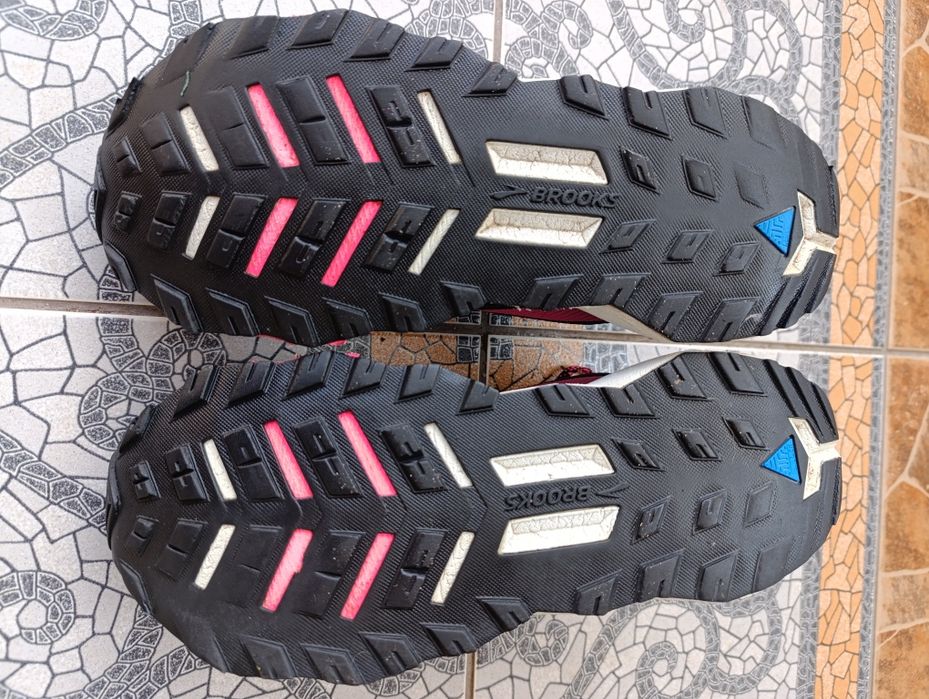 Brooks 39-40p. Жіночі трекінгові кросівки.