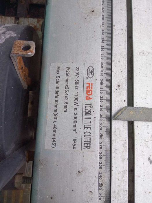 Станок для різки плитки