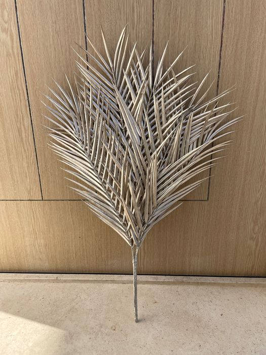 Folha de palmeira decorativa dourada