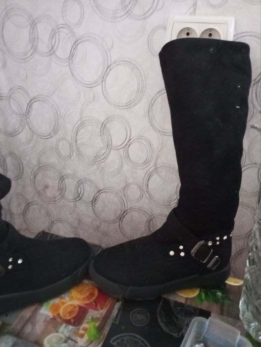 Жіноче зимове взуття 38 розміру