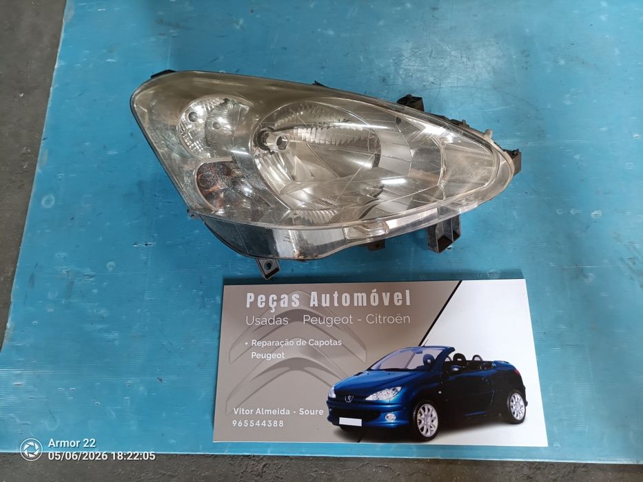 Farol direito Peugeot partner 2015