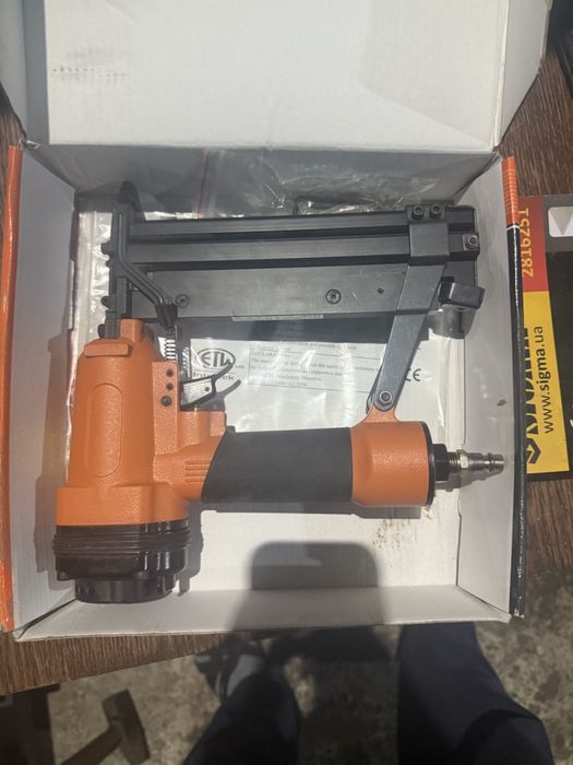 Пневмостеплер Miol 81-710 для скоб