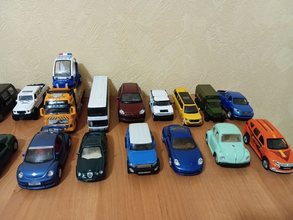 Металеві моделі машинок, колекційні  kinsmart 1/38, 1/36, 1/34
