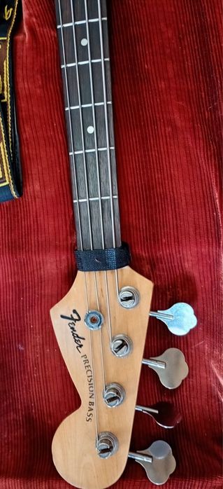 Бас гітара Bass