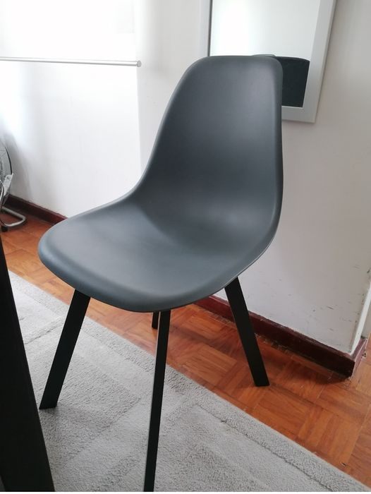 Conjunto de mesa e 4 cadeiras