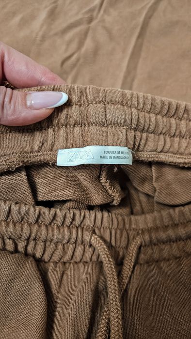 Brązowy komplet t-shirt i spódniczka Zara, r. 38