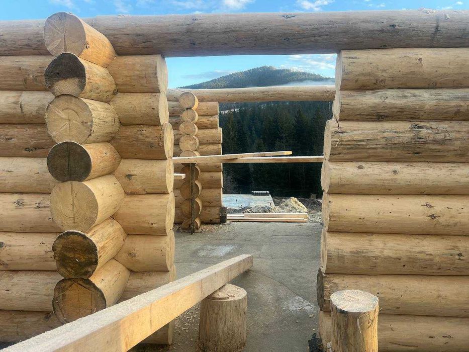 Будиночки в Микуличині — дикий зруб