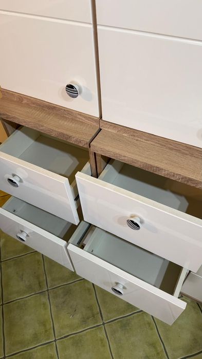 Meble łazienkowe z   umywalkąką