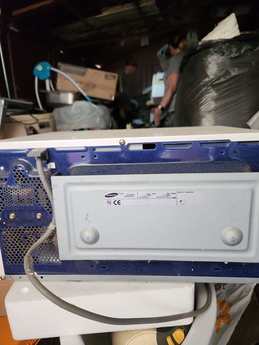 Мікрохвильова піч Samsung CE2638NR