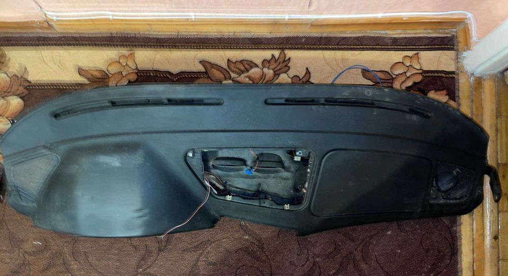 Торпедо BMW E34 рестайлінг, чорне, з подушкою безпеки (airbag)