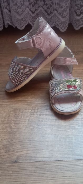 босоніжки на дівчинку туфлі  босоножки