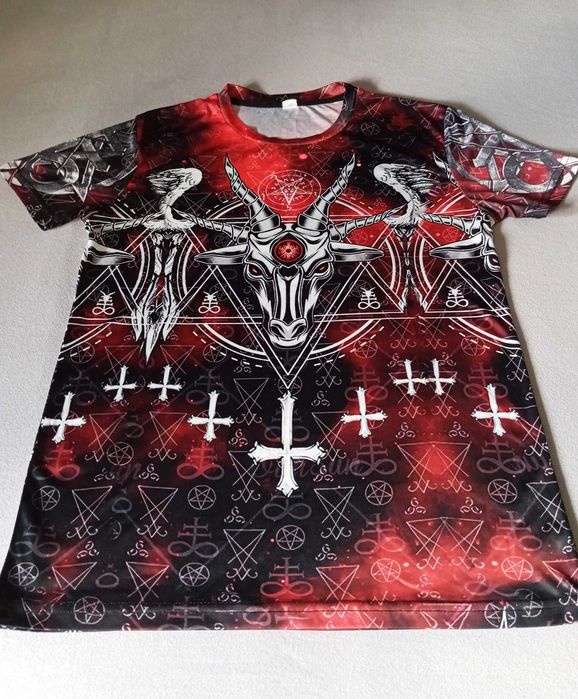 Podkoszulek w stylu satanistycznym
