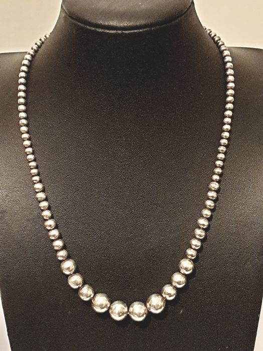 Elegant vintage Italian necklace entirely made of contrasted 925 silver