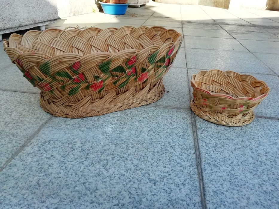 Cestos decorativos de palha