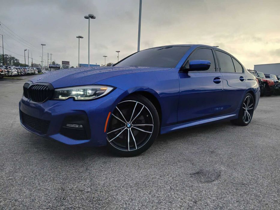BMW 330i      2020
