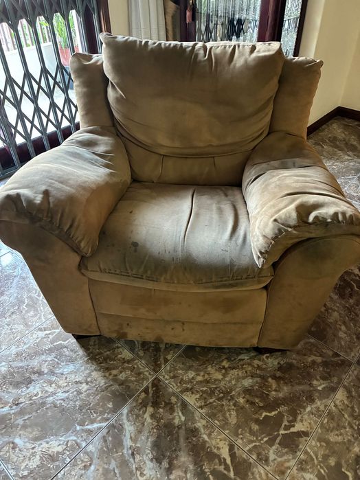 Sofá beje em bom estado