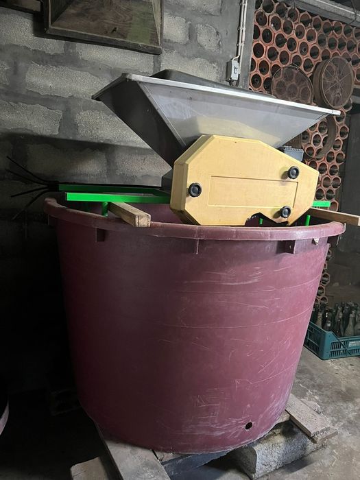 Dorna/bacia para uvas de 1000 litros