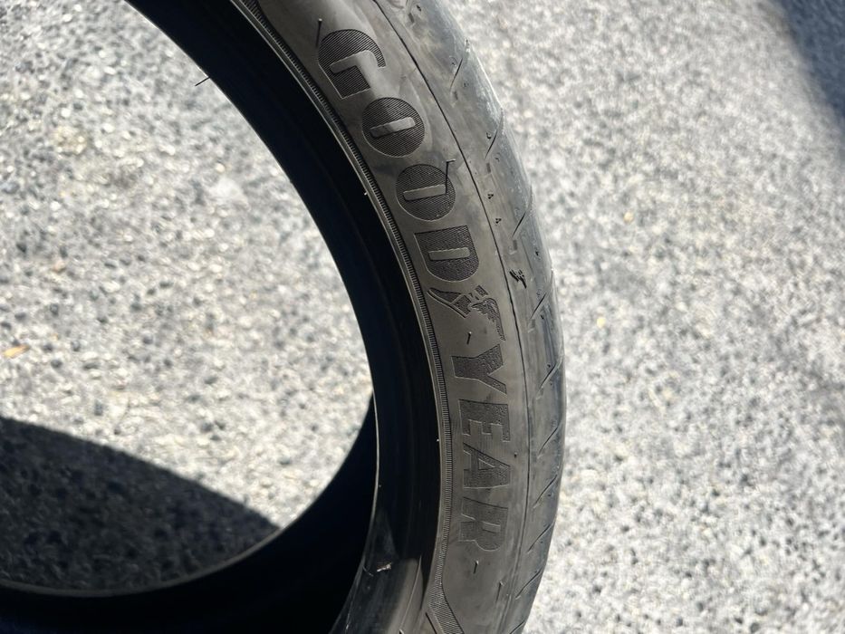 275/35/19 Good Year 2 pneus