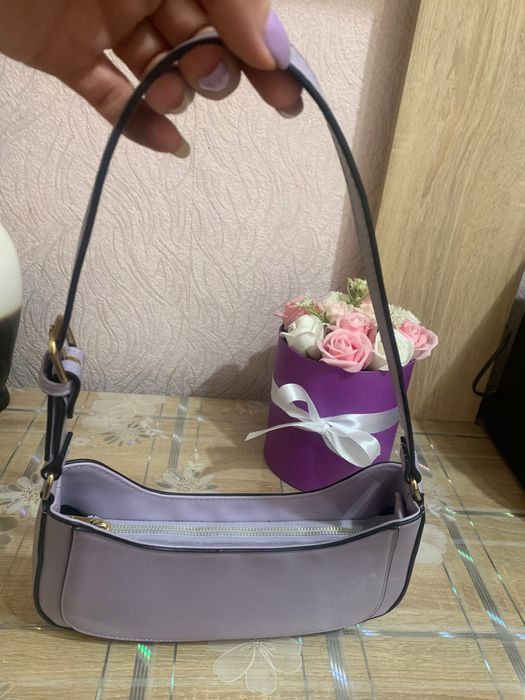 Сумка багет лилового цвета