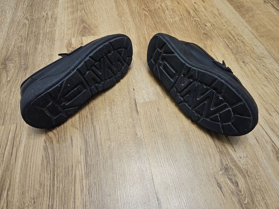 Buty Venezia czarne na wysokiej podeszwie