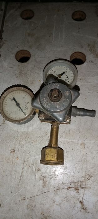 Редуктор,балон  новый советский.