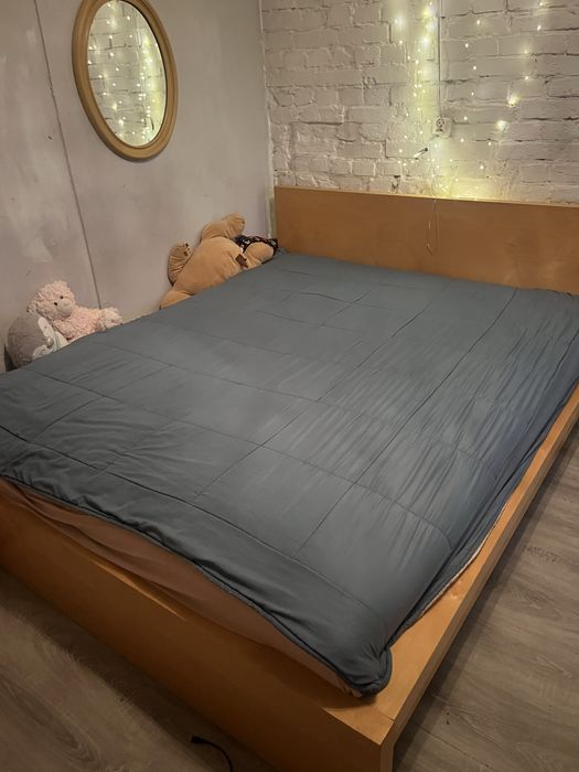 Duże łoże + materac  (mozliwy transport)