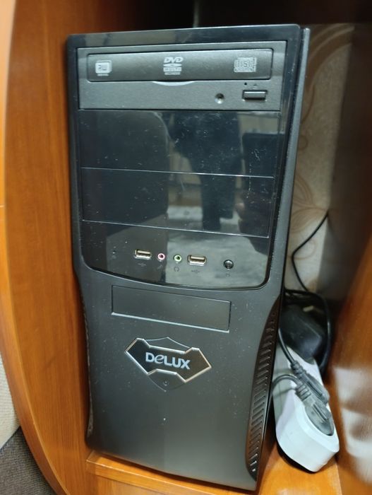 Продам компьютер з монітором,клавіатурою,мишкою.