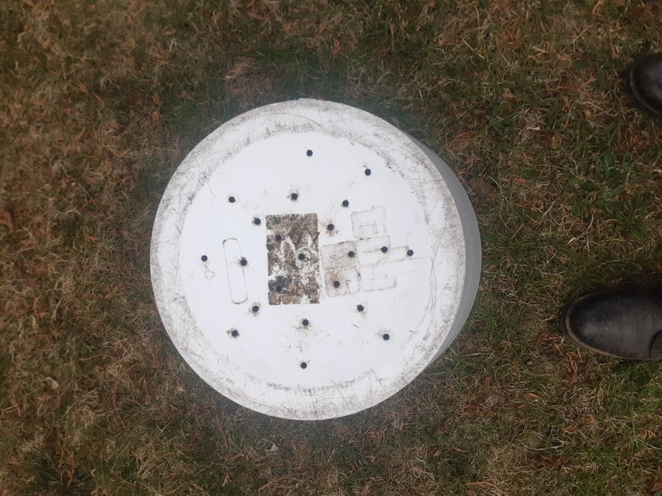 Gładka duża plastikowa doniczka. Fi 40 cm