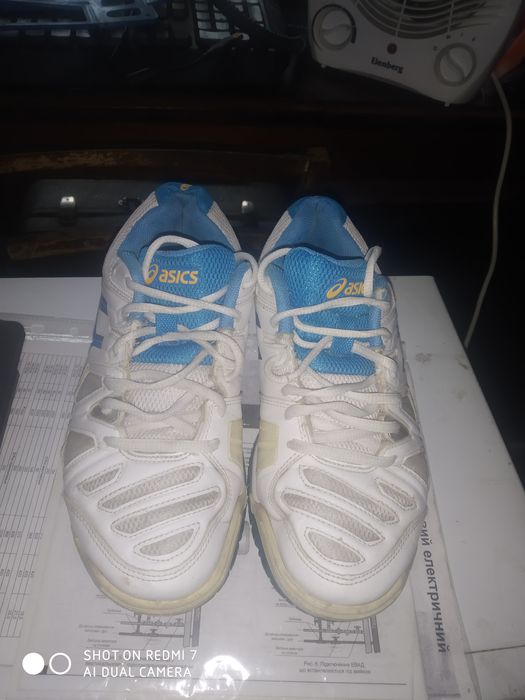 Кроссовки.Asics женские35р!