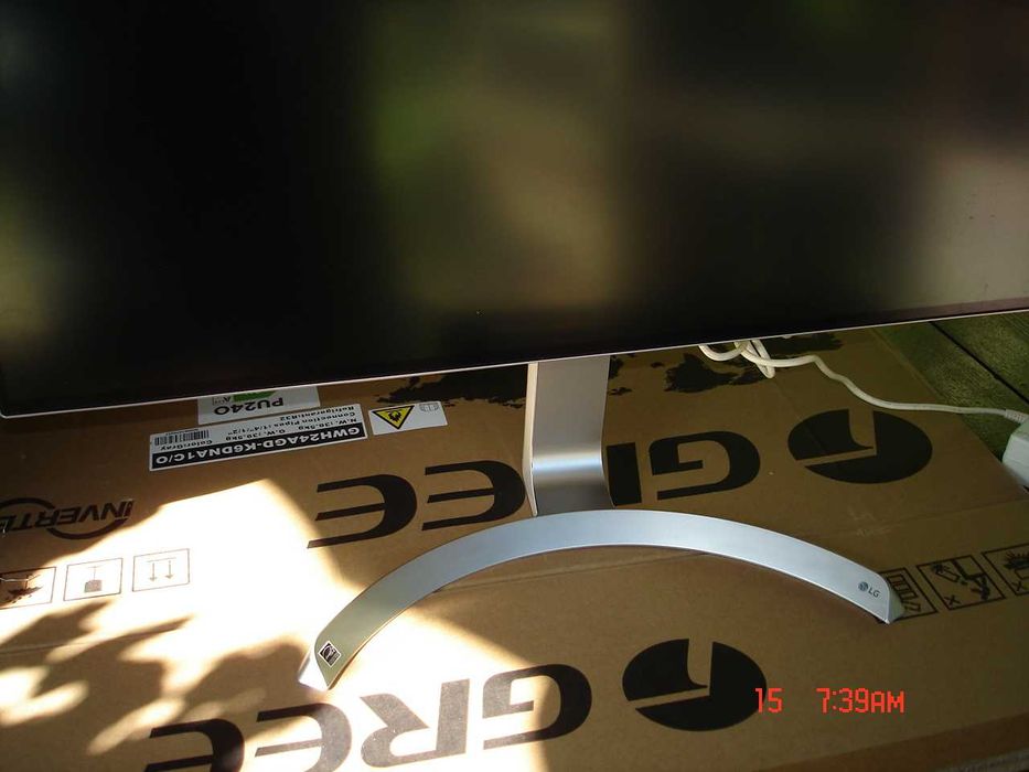 Monitor LG 32UD99 4K UHD, podstawa i zasilacz w komplecie.