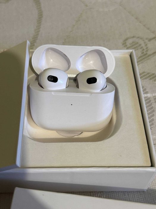 Оригінал Airpods 3 гарний стан