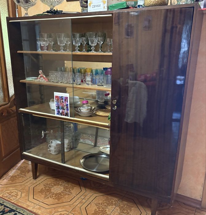 Цена снижена! Продам сервант и полку