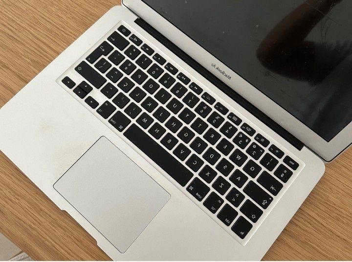 MacBook Air 13" Sequoia