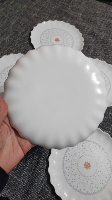 Тарілка IKEA десертна біла з візерунком