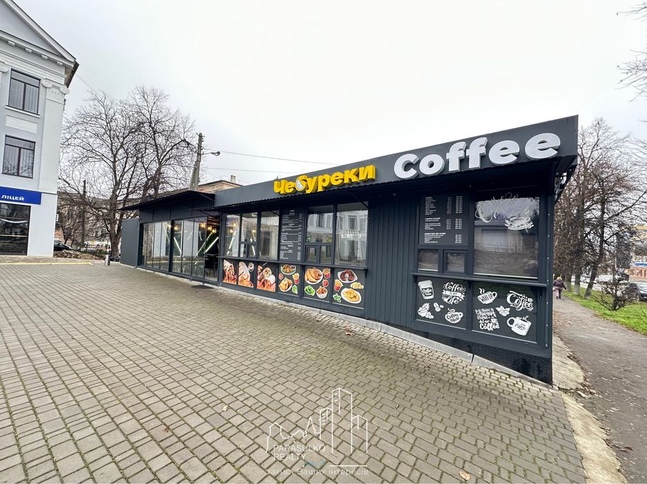 Здам в оренду фасадне приміщення під кафе/фастфуд.