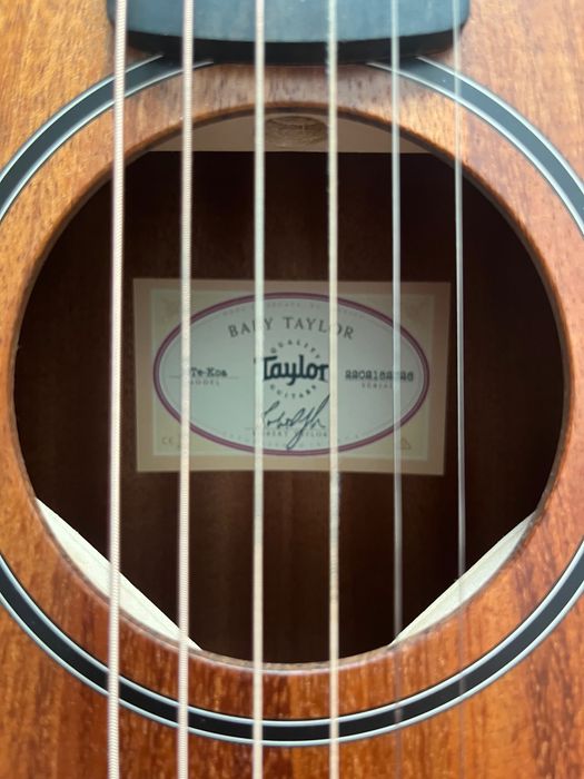 Guitarra Taylor Baby Koa