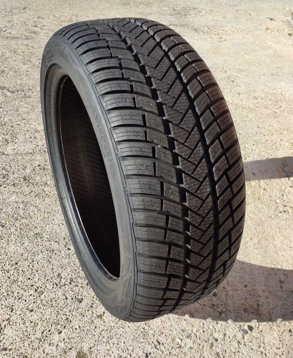 Купити зимові шини гуму резину покришки 265/40R21 доставка, гарантія. Професійний підбір оптимальних шин під ваші умови.