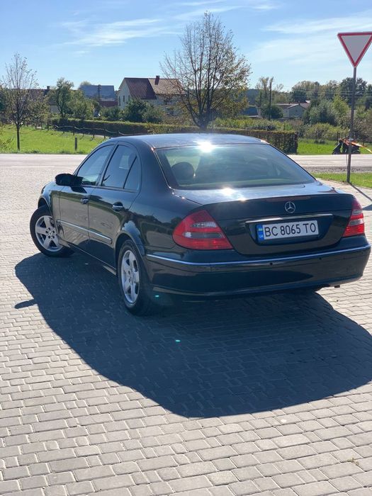 Mercedes Benz E211 2004 рік