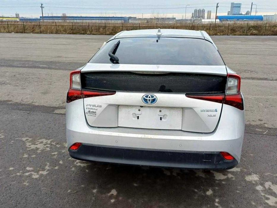 Prius 1.8L 2020 серый: кузов и двигатель - целые, не на ходу. Срочно