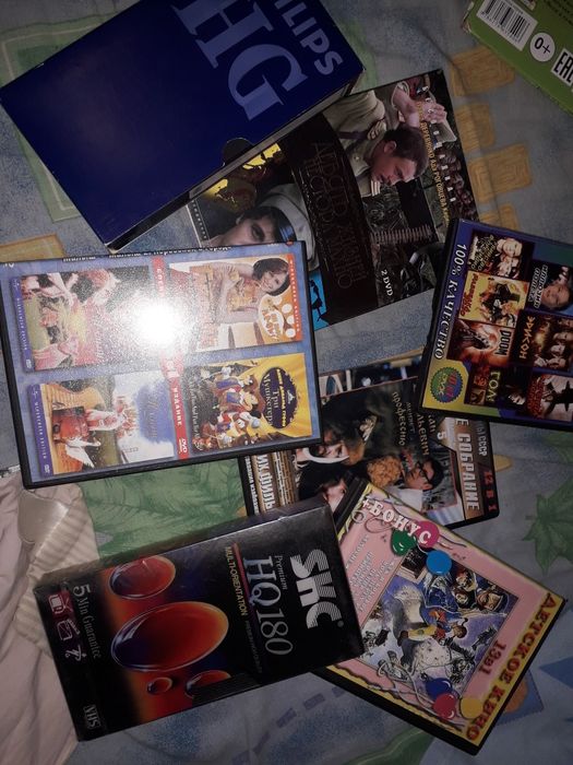 Кассеты аудио , видео, диски. Много.