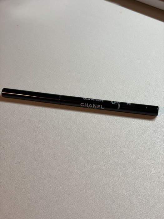 Черный карандаш Chanel