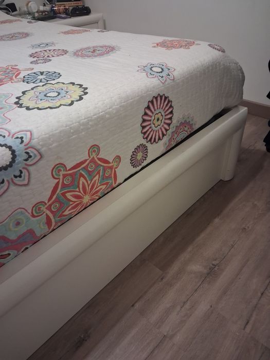 Quarto de casal Sigma, com 2 mesas de cabeceira e comoda