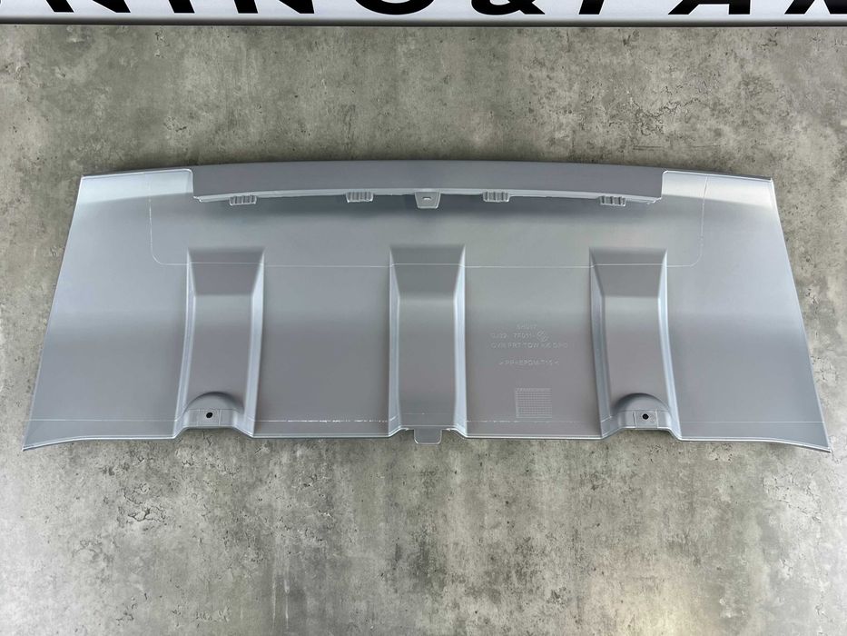 Кришка переднього буксирувального гака Range Rover Evoque  LR079014