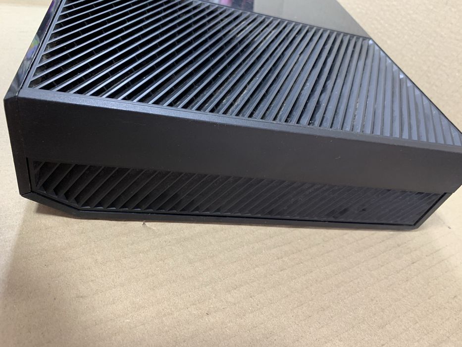 Microsoft Xbox One  (Model 1540)