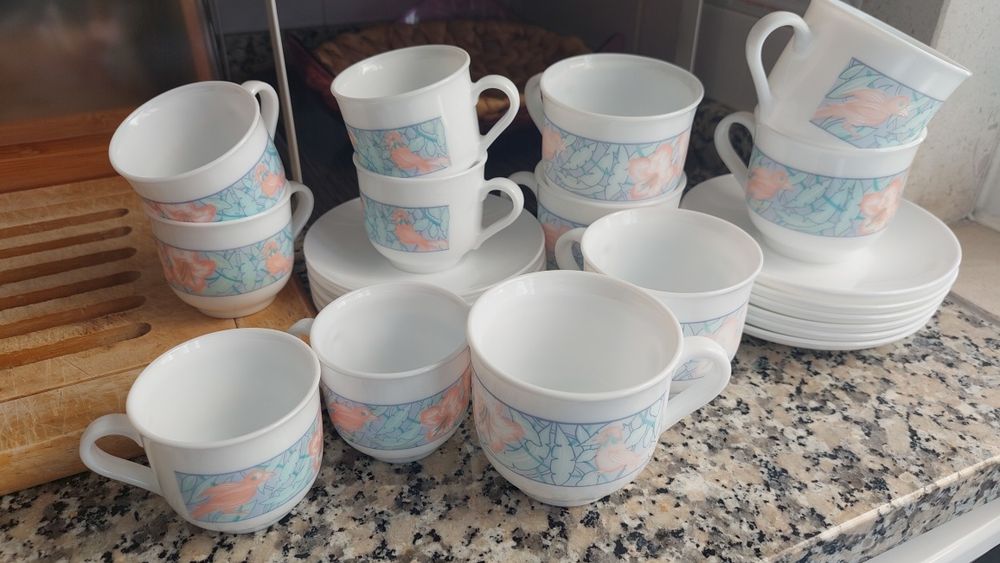 Terrina Limoges, varão cortinado e pratos antigos