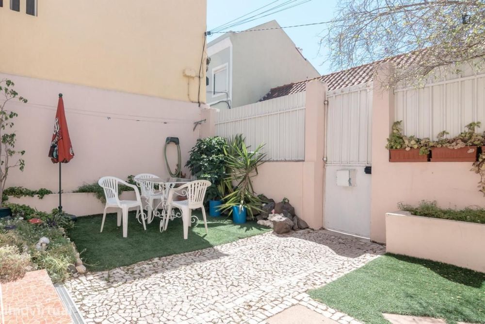 Quarto - localizado em Campolide Lisbon