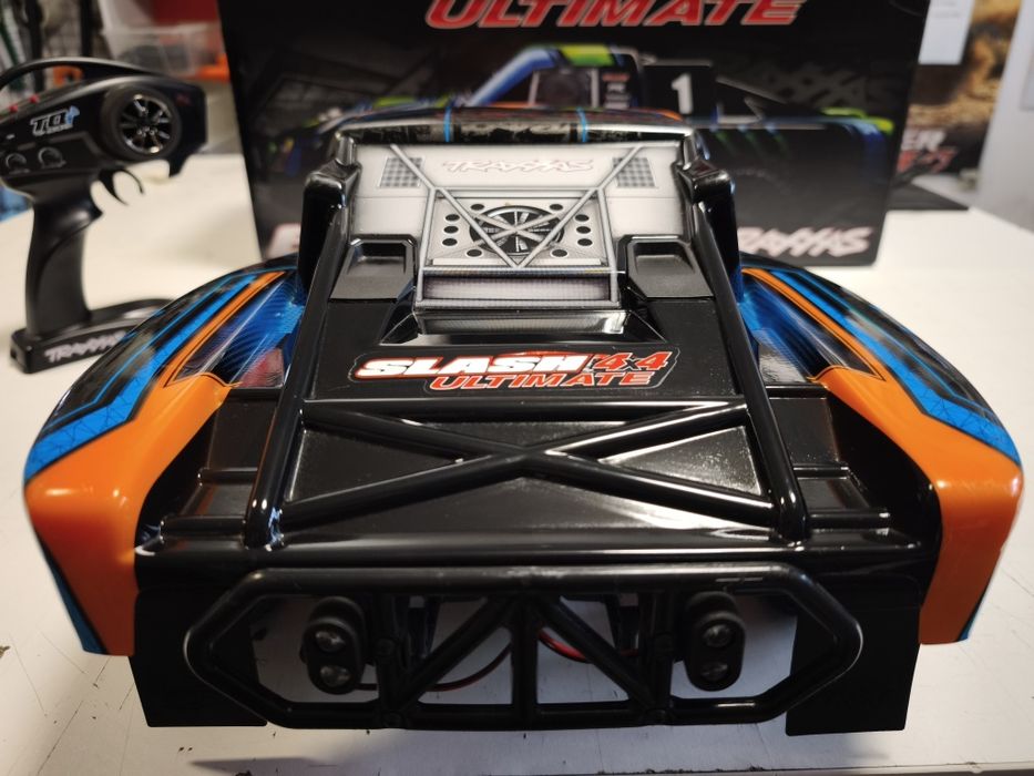 Traxxas Slash Ultimate 68277-4 z dodatkami