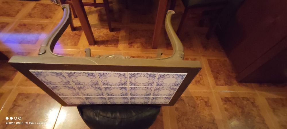 Mesa apoio  vintage com azulejos