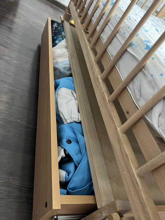 Кроватка дитяча деревяна з маятником