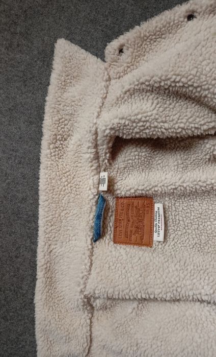 Kurtka Levi's jeans z barankiem
